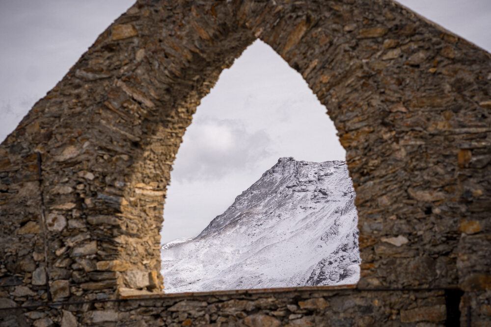 Blick auf Berggipfel