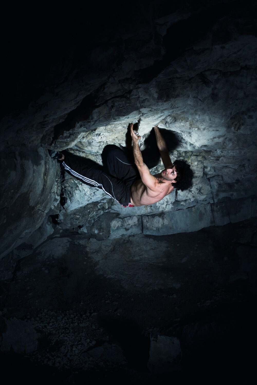 Kletterer am Boulderfelsen